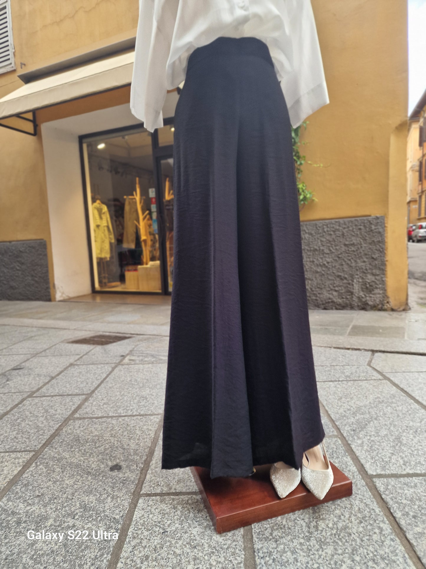 Pantalone in crepe di viscosa ampio