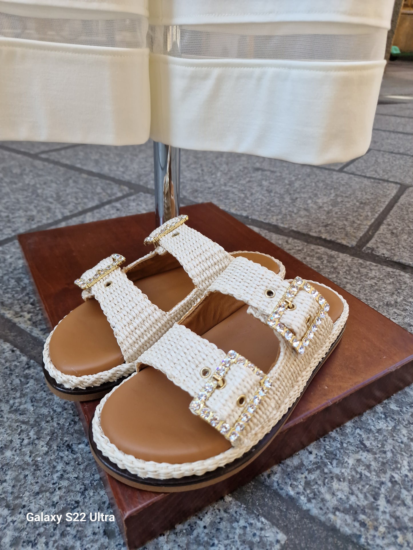Sandali in pelle e Rafia