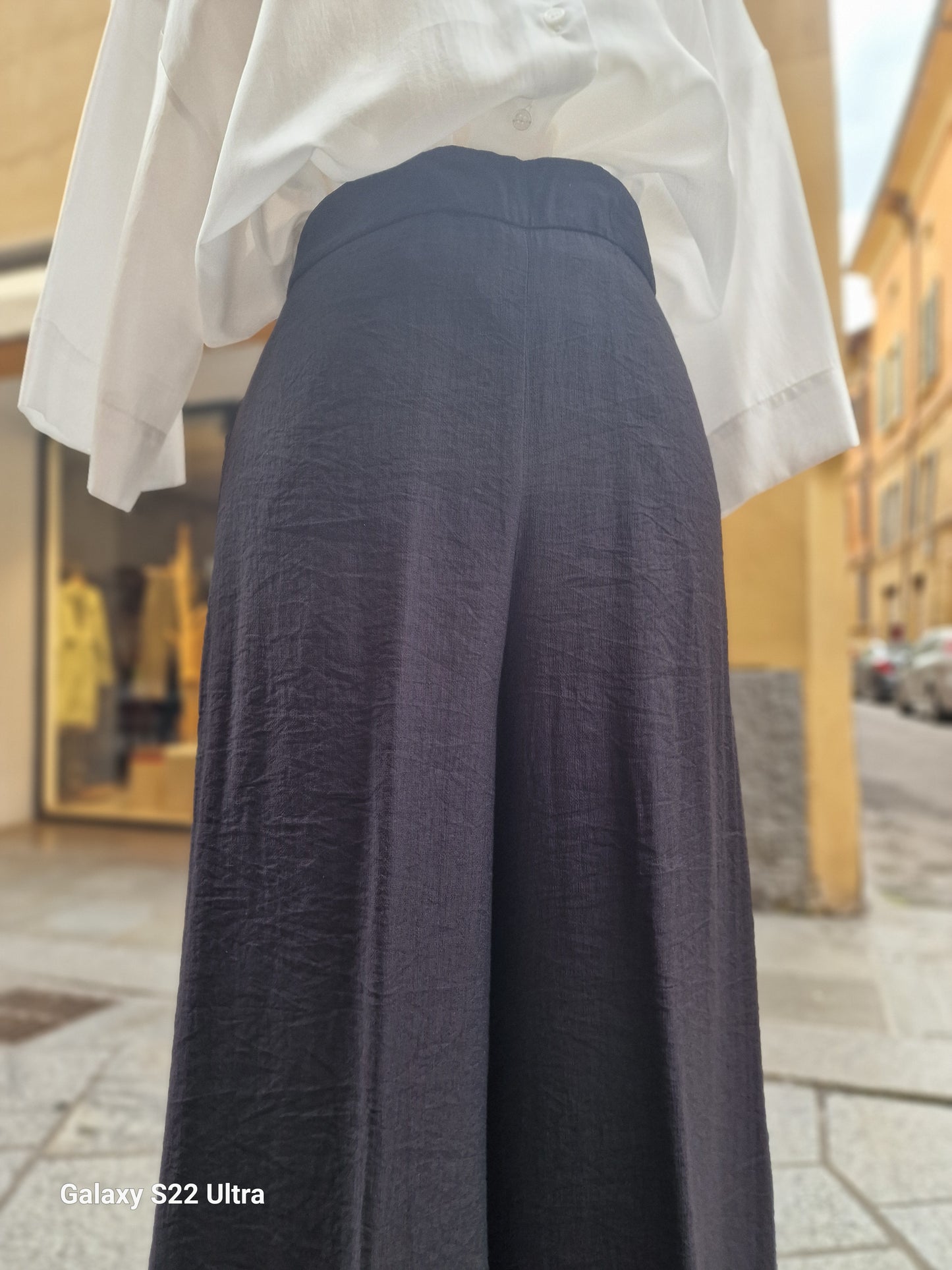 Pantalone in crepe di viscosa ampio