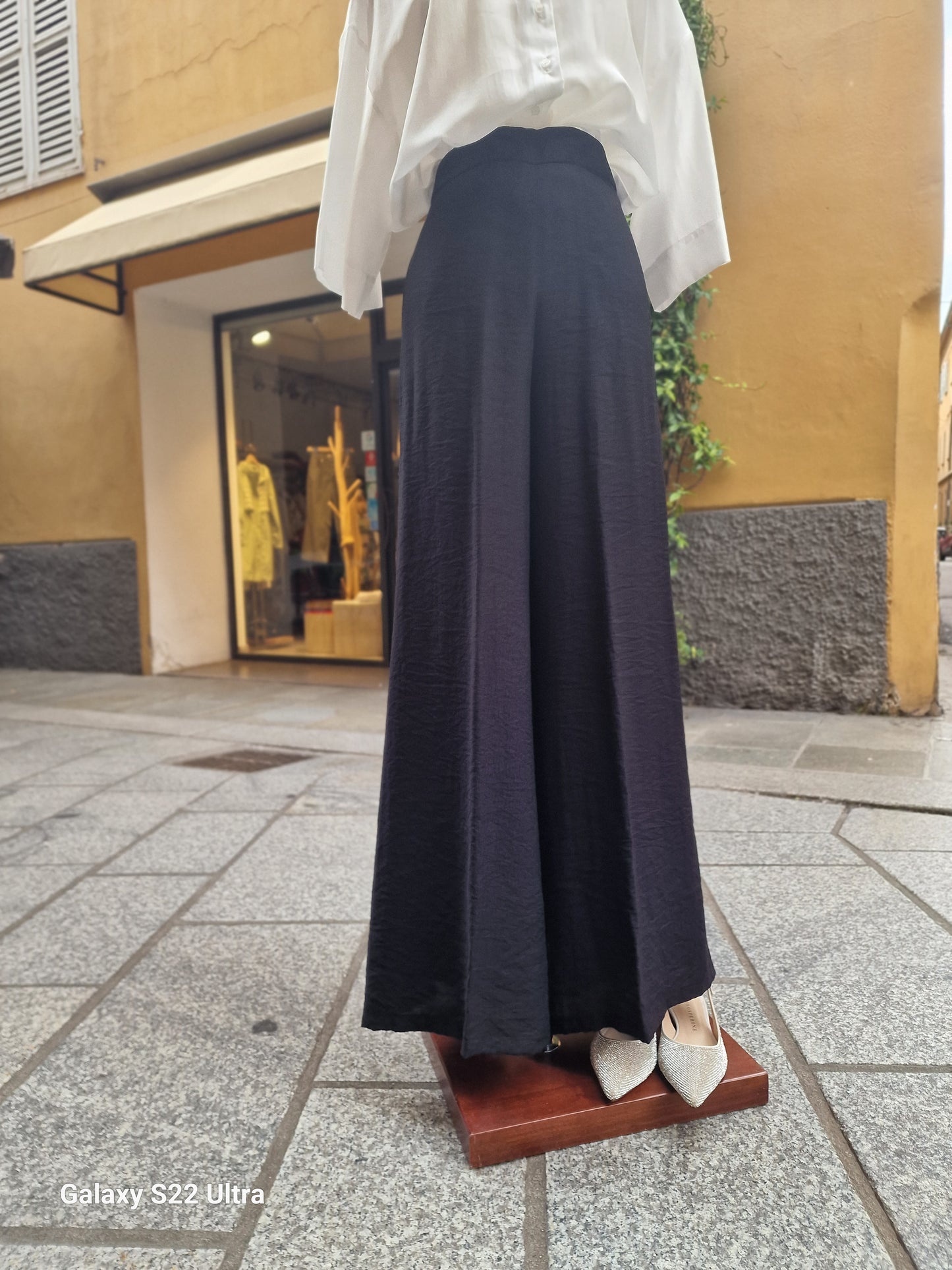 Pantalone in crepe di viscosa ampio