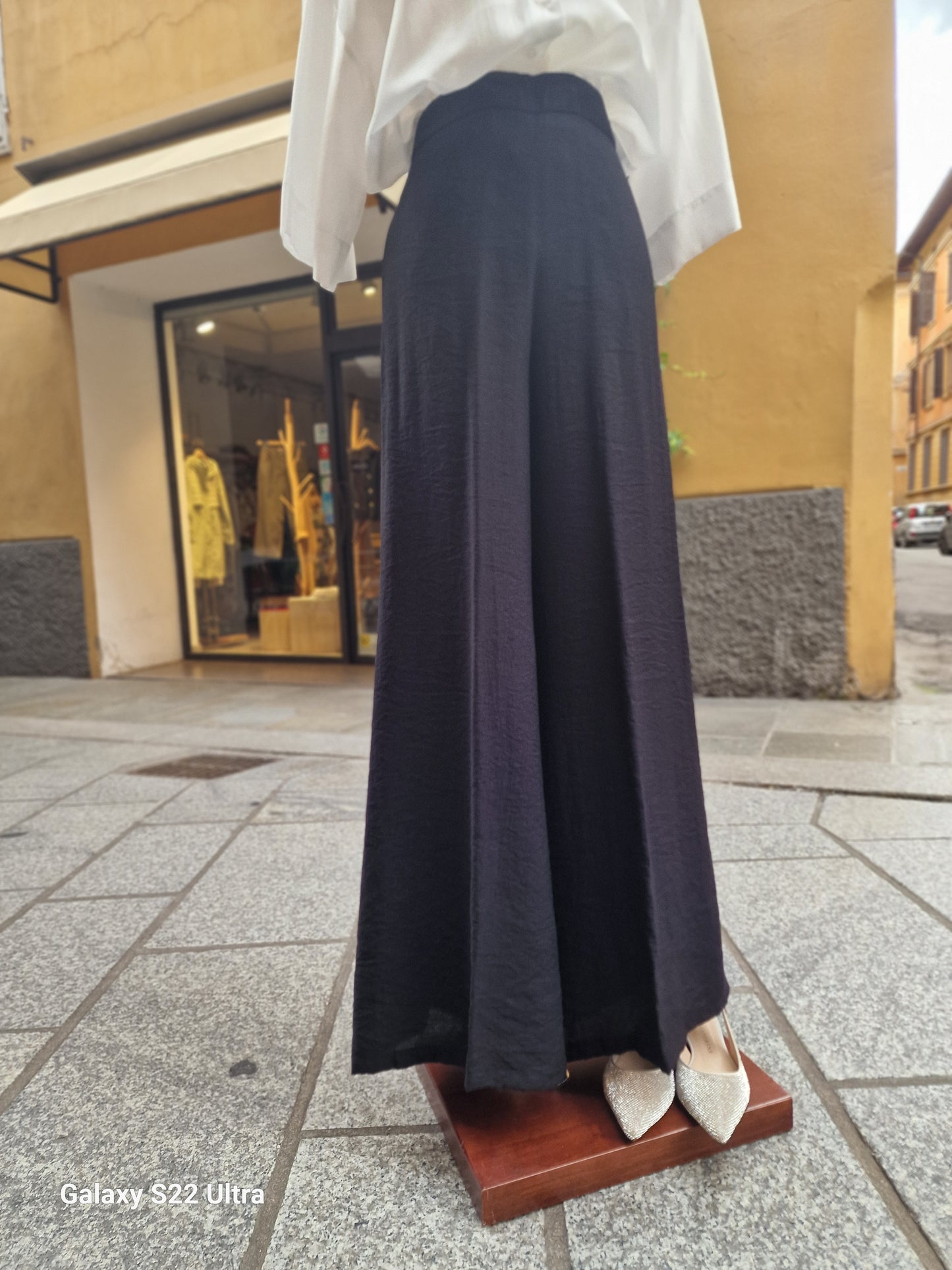 Pantalone in crepe di viscosa ampio