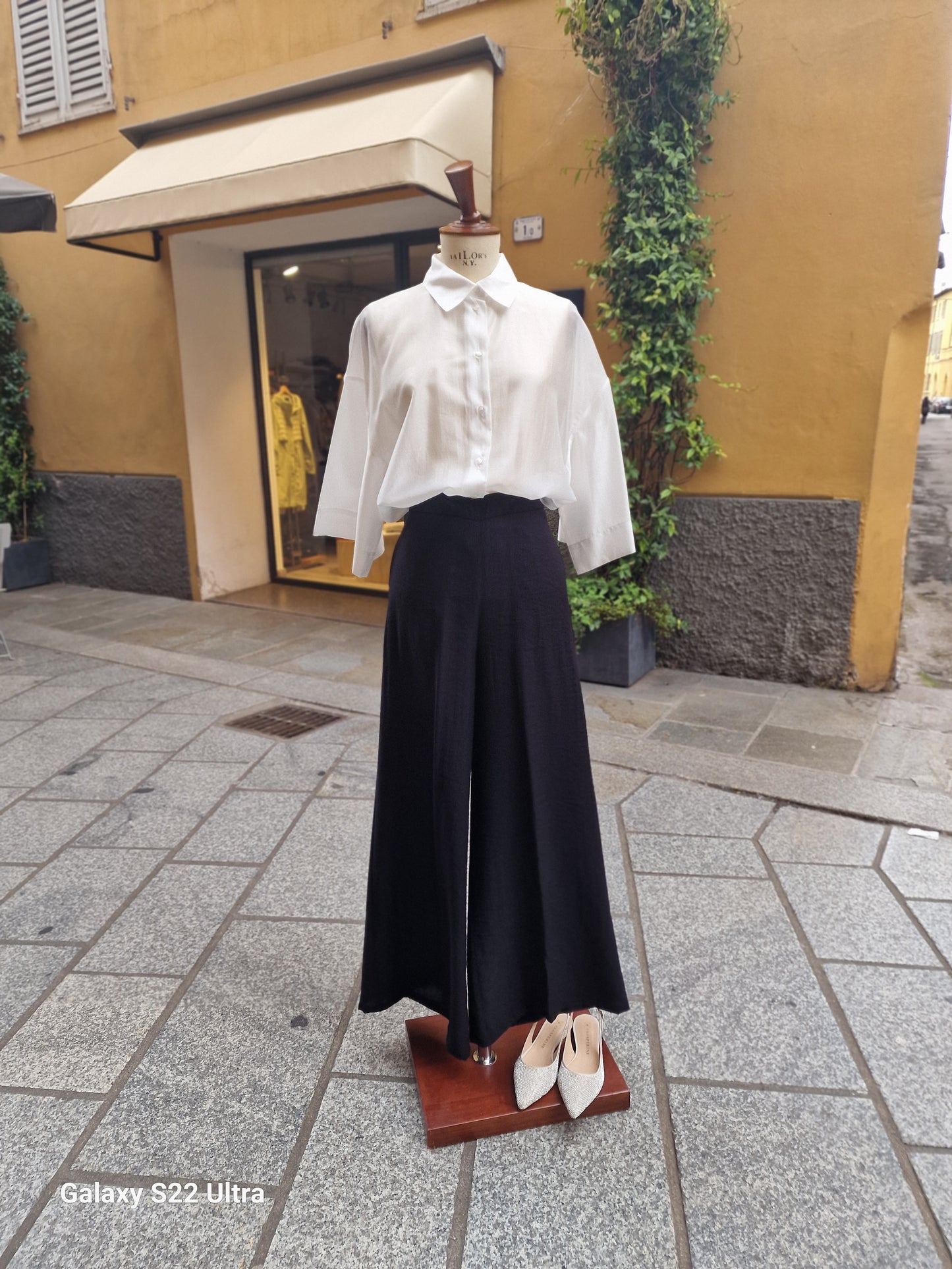 Pantalone in crepe di viscosa ampio